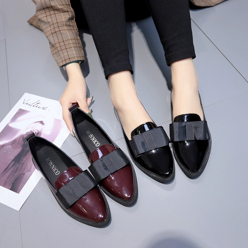 Embroidery Flat Shoes - 블랙/와인 레드 에나멜 가죽 포인티드 토