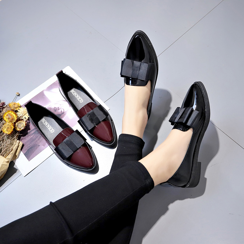 블랙/와인 레드 에나멜 가죽 포인티드 토 플랫 슈즈,  - Embroidery Flat Shoes 리뷰 및 가격