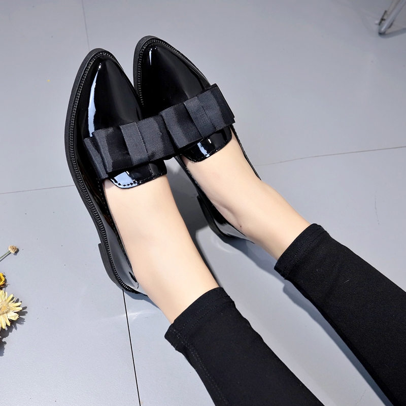 블랙/와인 레드 에나멜 가죽 포인티드 토 플랫 슈즈,  - Embroidery Flat Shoes 리뷰 및 가격